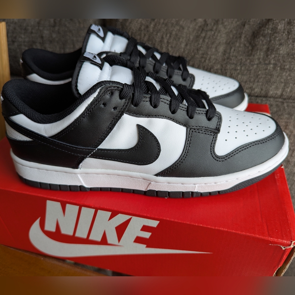 Nike Men's Black and White Sneakers